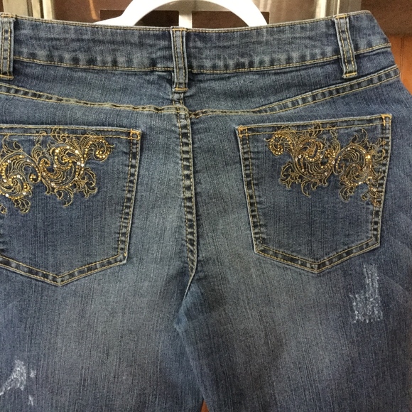 Cache (CapriJeans) - Picture 2 of 4